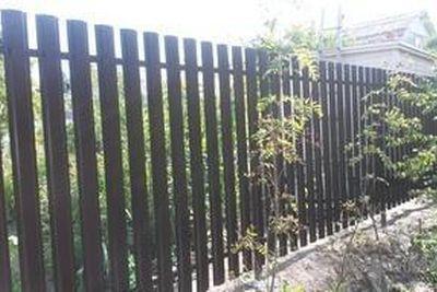 Забор из металлического штакетника в Новолисино