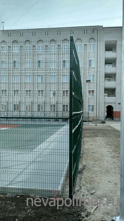 Забор из сетки Гиттер, спортплощадка в п. Петергоф