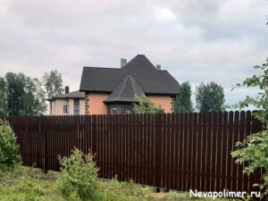 Забор из евроштакетника в Петровском Барокко