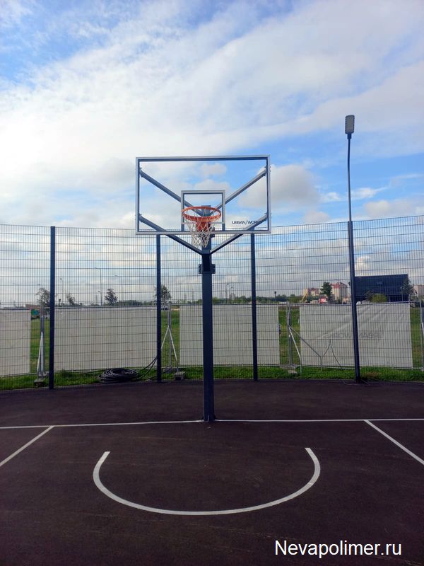 Баскетбольная площадка на Мега Дыбенко
