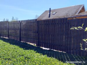 Установка забора из деревянного штакетника в Приозерске (Ленинградская область)