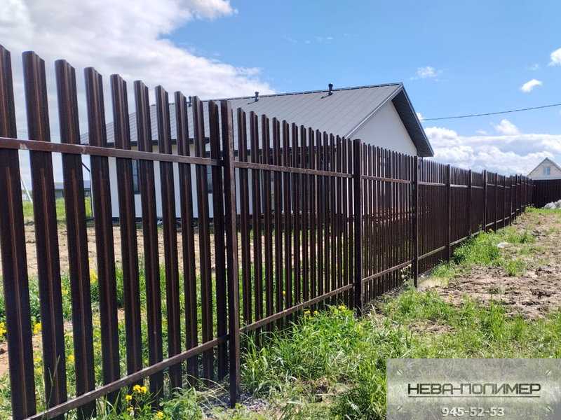 Установка забора из Евроштакетника в Михайловских дачах 