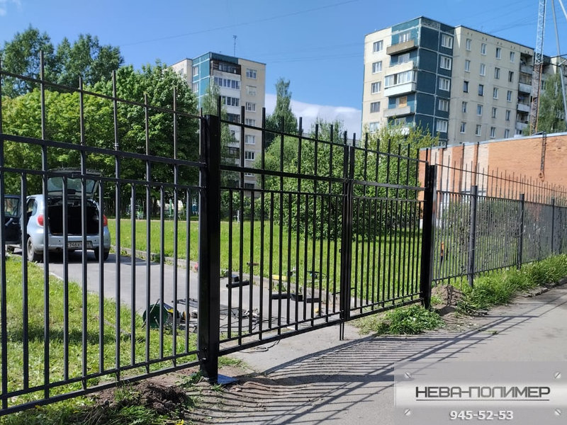 Установка Сварного забора и распашных ворот с калитками СПб