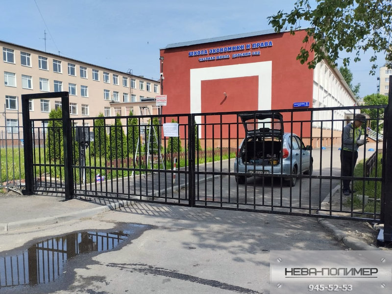 Установка Сварного забора и распашных ворот с калитками СПб